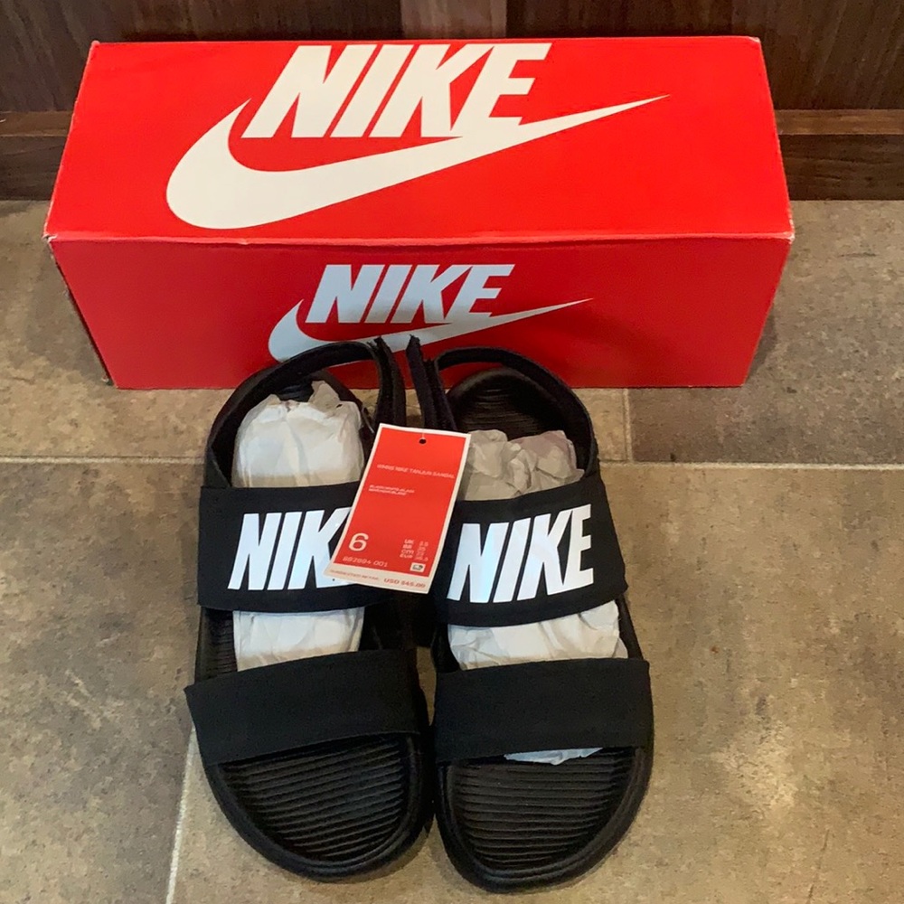 🖤Nike tanjun sandals🖤